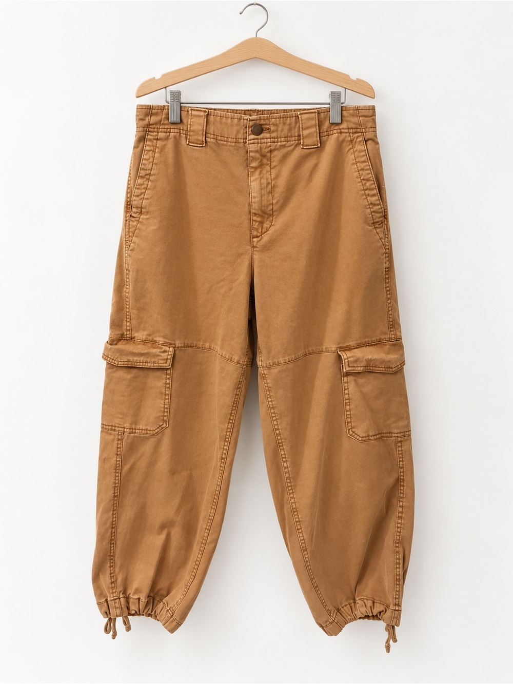 Old Navy Womens Cargo Jogger Pants in Caramel